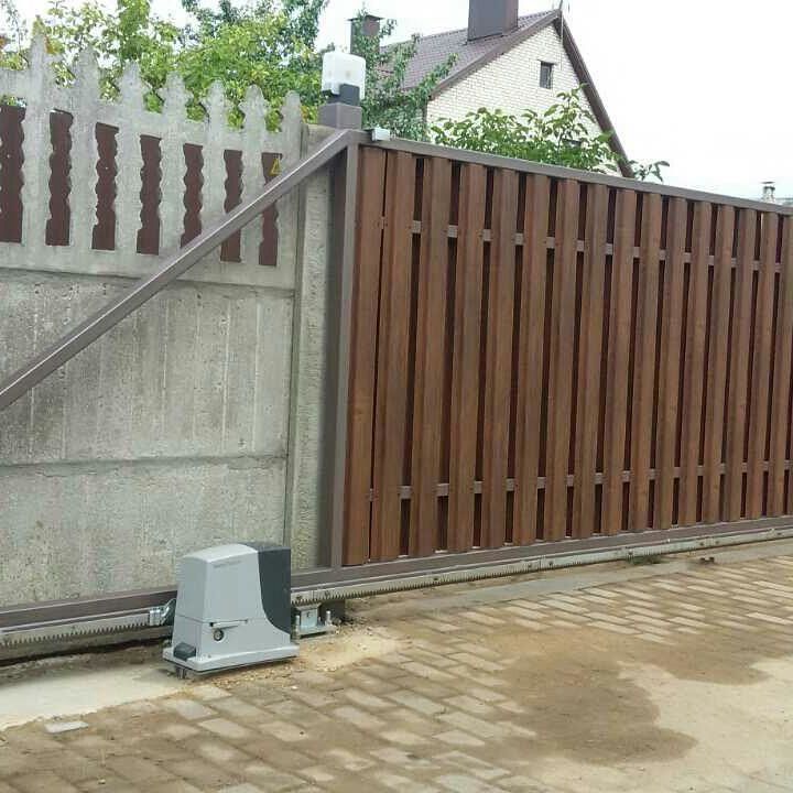 Цена на забор из профнастила с откатными воротами