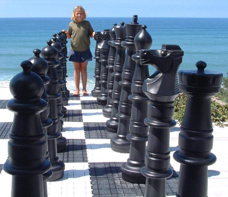 Оны Мәскеуде кім береді?